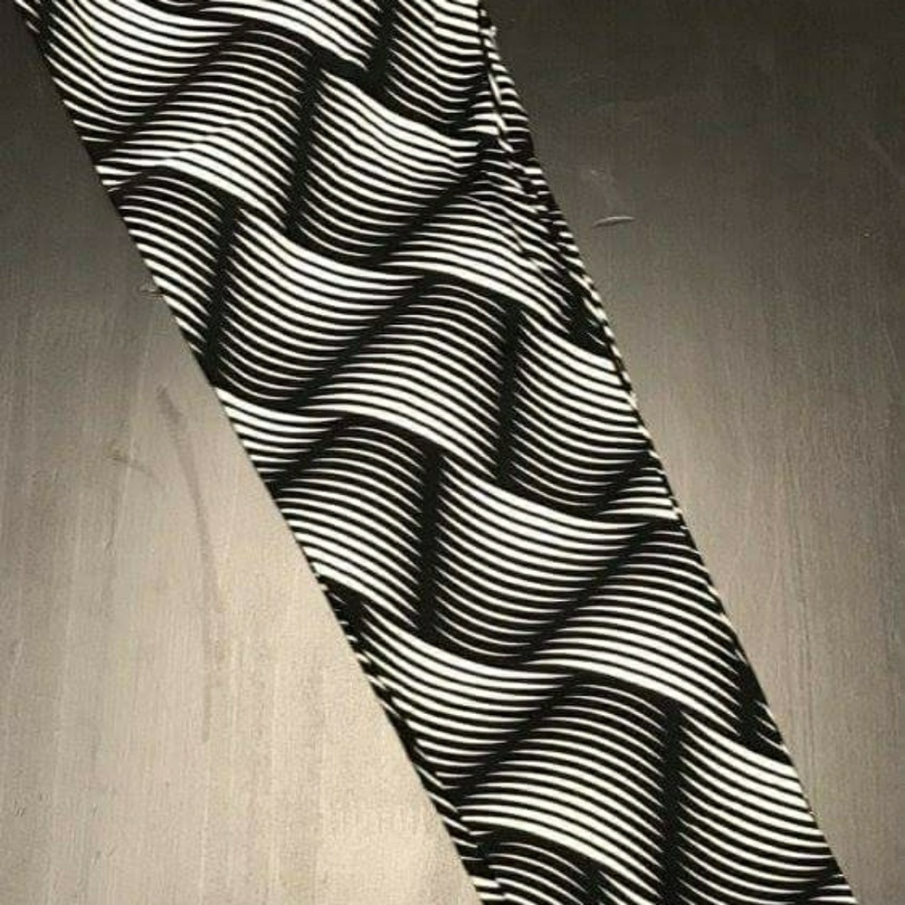 LuLaRoe kids l/xl leggings black and white